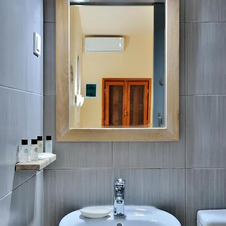 Inn Urban Manos 3*