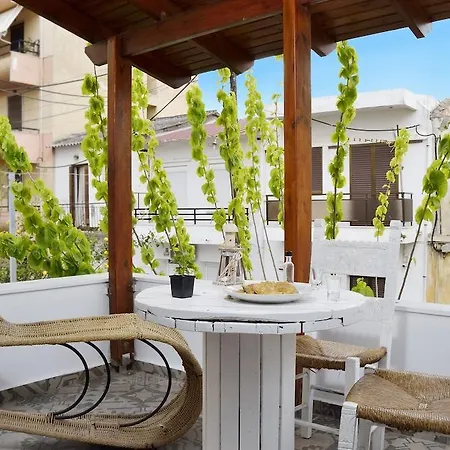 Urban Manos Inn
