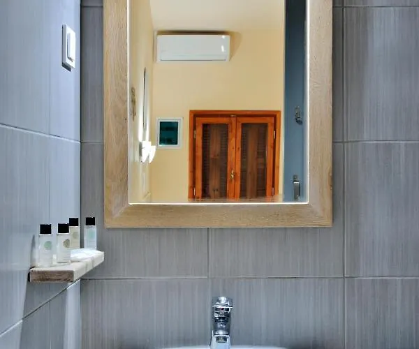 Мини-отель Urban Manos 3*