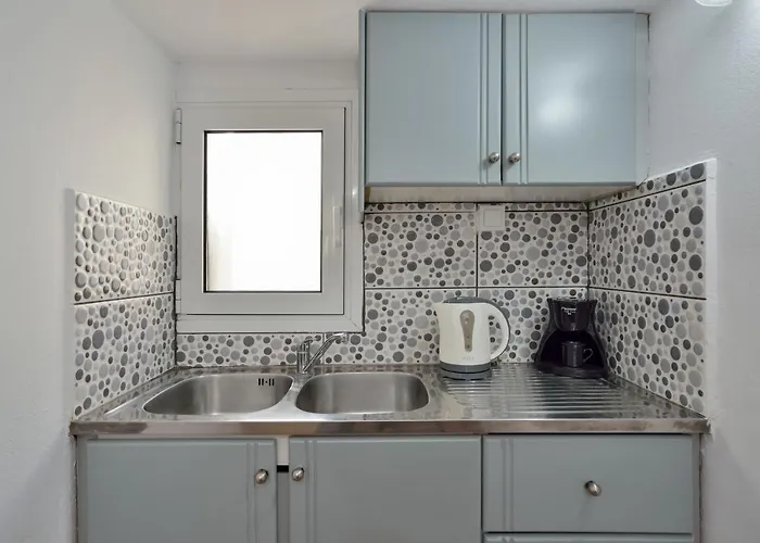 Urban Manos Ханья