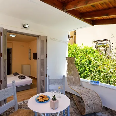 Urban Manos La Canée