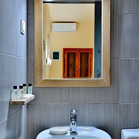 Urban Manos 3*