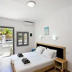 Urban Manos 3* 干尼亞