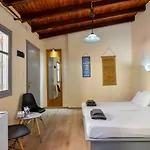 Urban Manos 3*