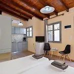 Urban Manos 3*