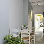 Urban Manos 3*