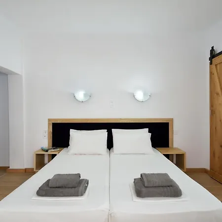 Urban Manos 3* 干尼亞